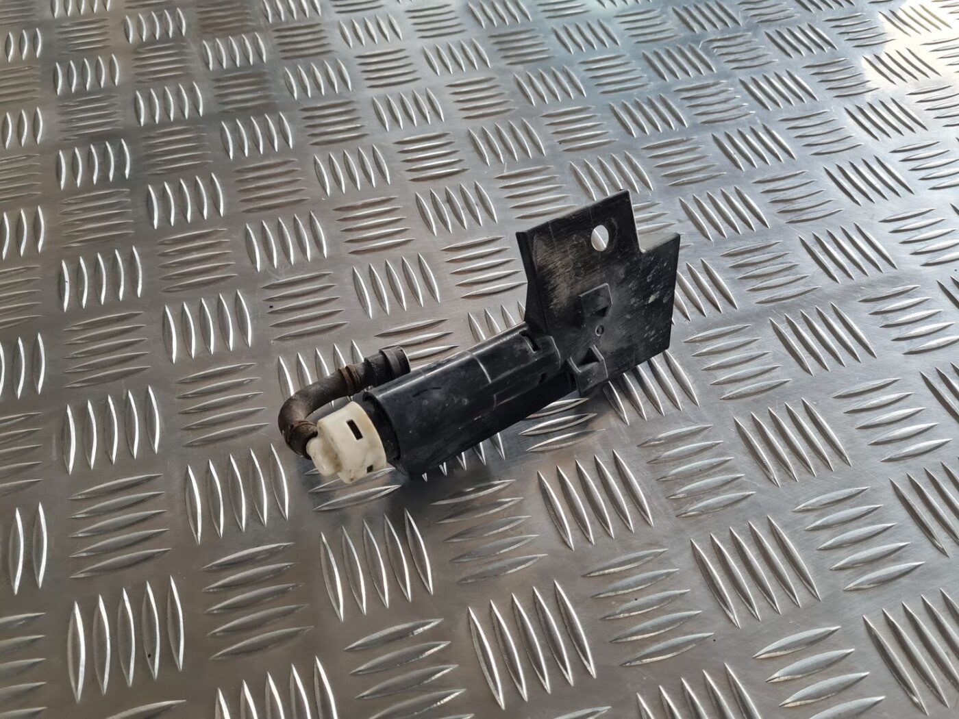 Lukturu mazgātāja sprausla priekš SUBARU LEGACY 2010