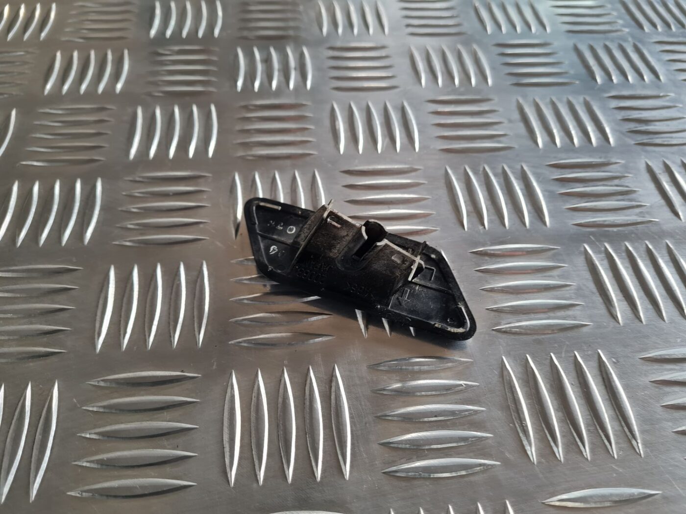 Lukturu mazgātāja sprauslas vāks priekš SUBARU LEGACY 2010