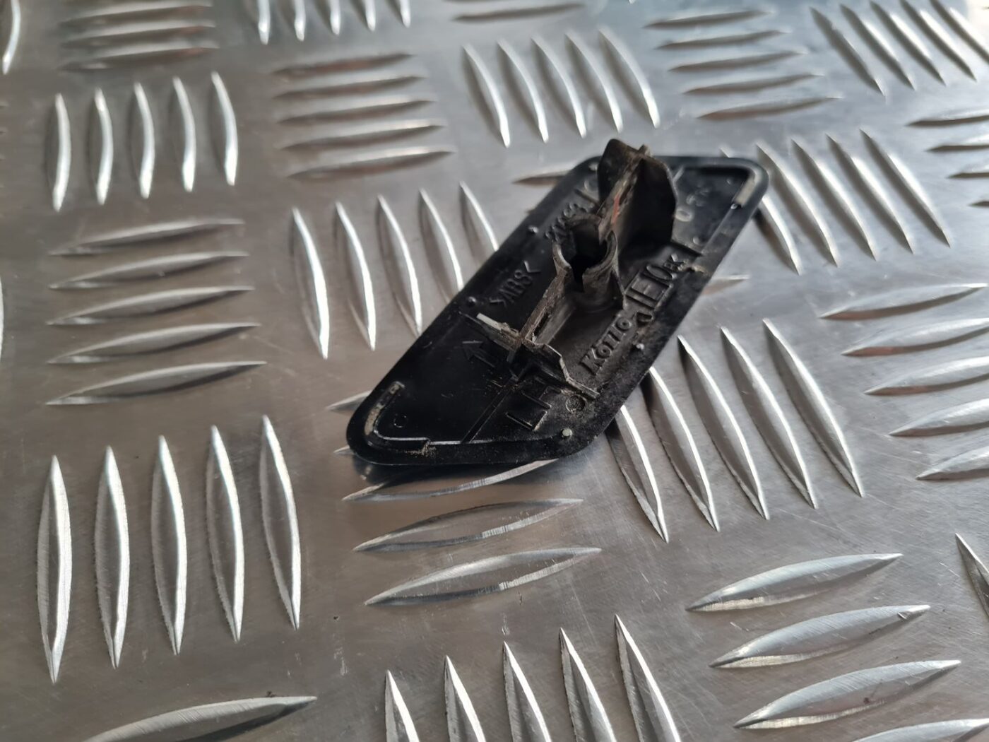 Lukturu mazgātāja sprauslas vāks priekš SUBARU LEGACY 2010