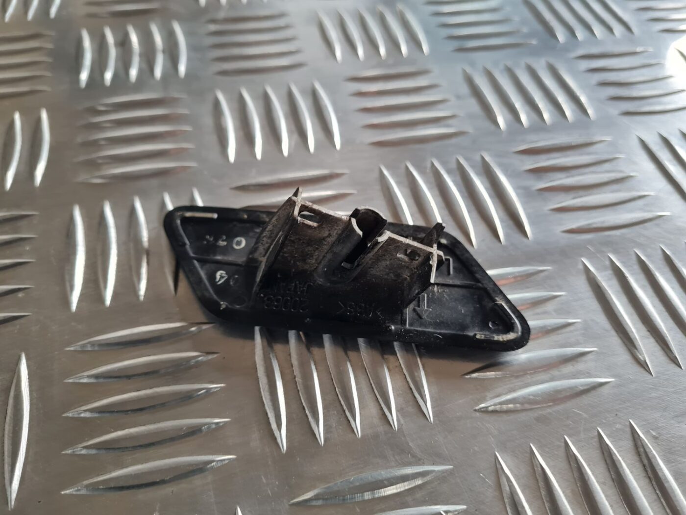 Lukturu mazgātāja sprauslas vāks priekš SUBARU LEGACY 2010