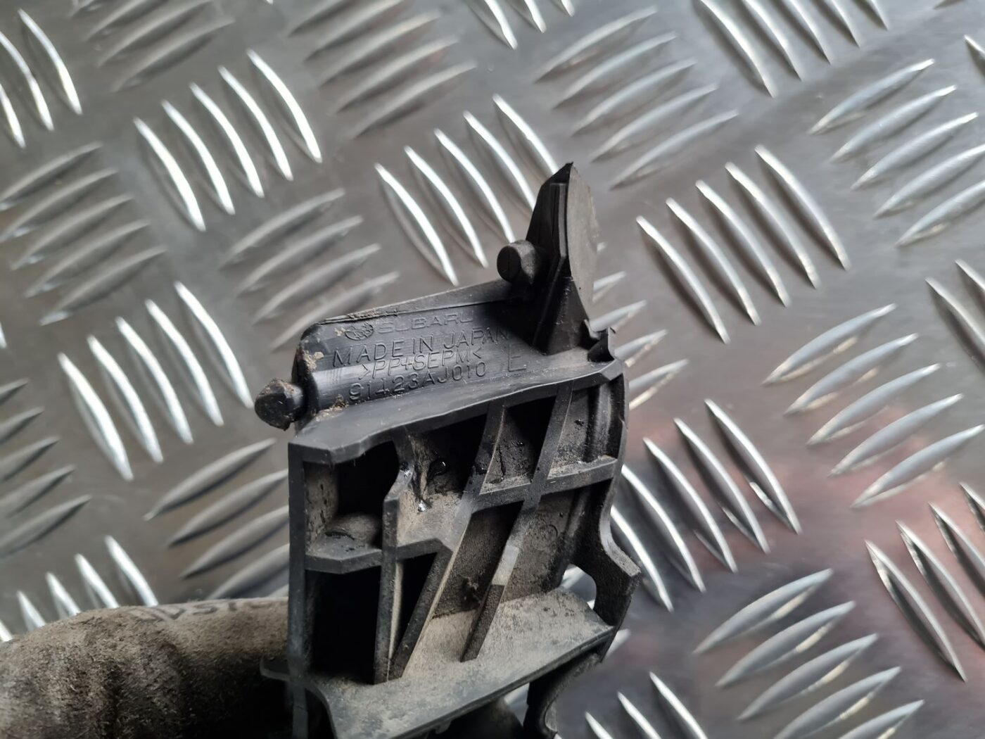 Vējstikla uzlika (deflektors) priekš SUBARU LEGACY 2010 3 Vējstikla uzlika (deflektors) priekš SUBARU LEGACY 2010