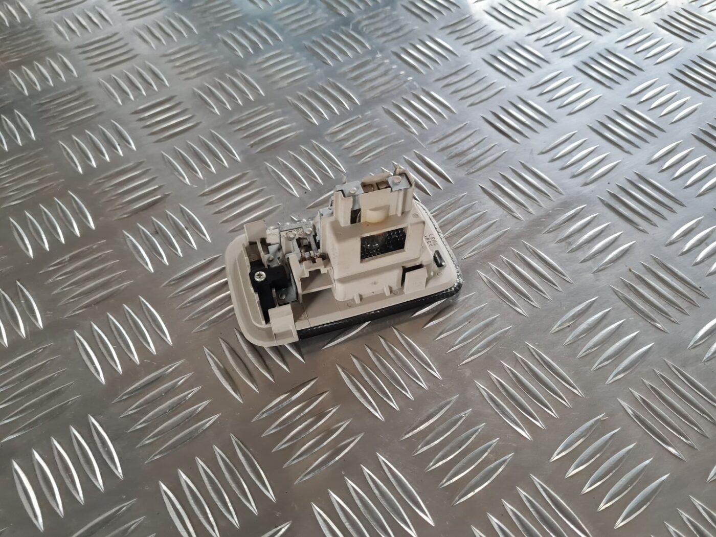 Apgaismojums bagažnieka nodalījuma priekš SUBARU LEGACY 2010 3 Apgaismojums bagažnieka nodalījuma priekš SUBARU LEGACY 2010