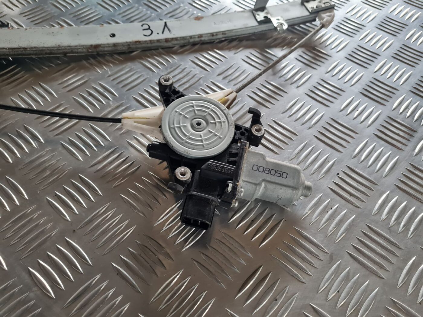 Stikla pacelšanas mehānisms aizmugurējais kreisais priekš SUBARU LEGACY 2010 2 Stikla pacelšanas mehānisms aizmugurējais kreisais priekš SUBARU LEGACY 2010