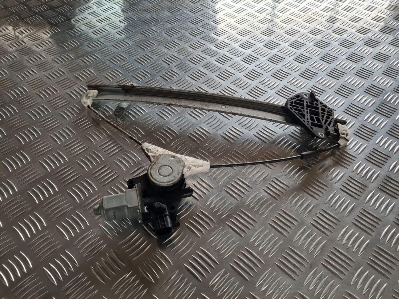 Stikla pacelšanas mehānisms aizmugurējais kreisais priekš SUBARU LEGACY 2010 3 Stikla pacelšanas mehānisms aizmugurējais kreisais priekš SUBARU LEGACY 2010