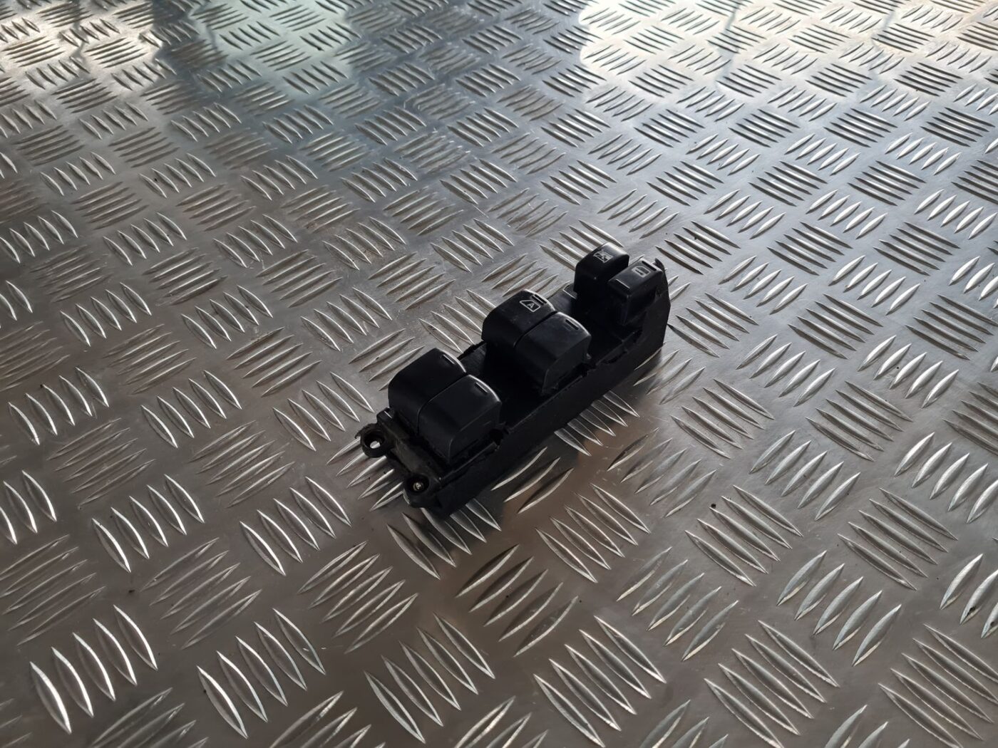 Šofera durvju slēdža pogas priekš SUBARU LEGACY 2010 1 Šofera durvju slēdža pogas priekš SUBARU LEGACY 2010