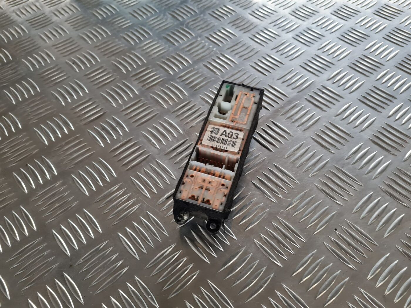 Šofera durvju slēdža pogas priekš SUBARU LEGACY 2010 2 Šofera durvju slēdža pogas priekš SUBARU LEGACY 2010