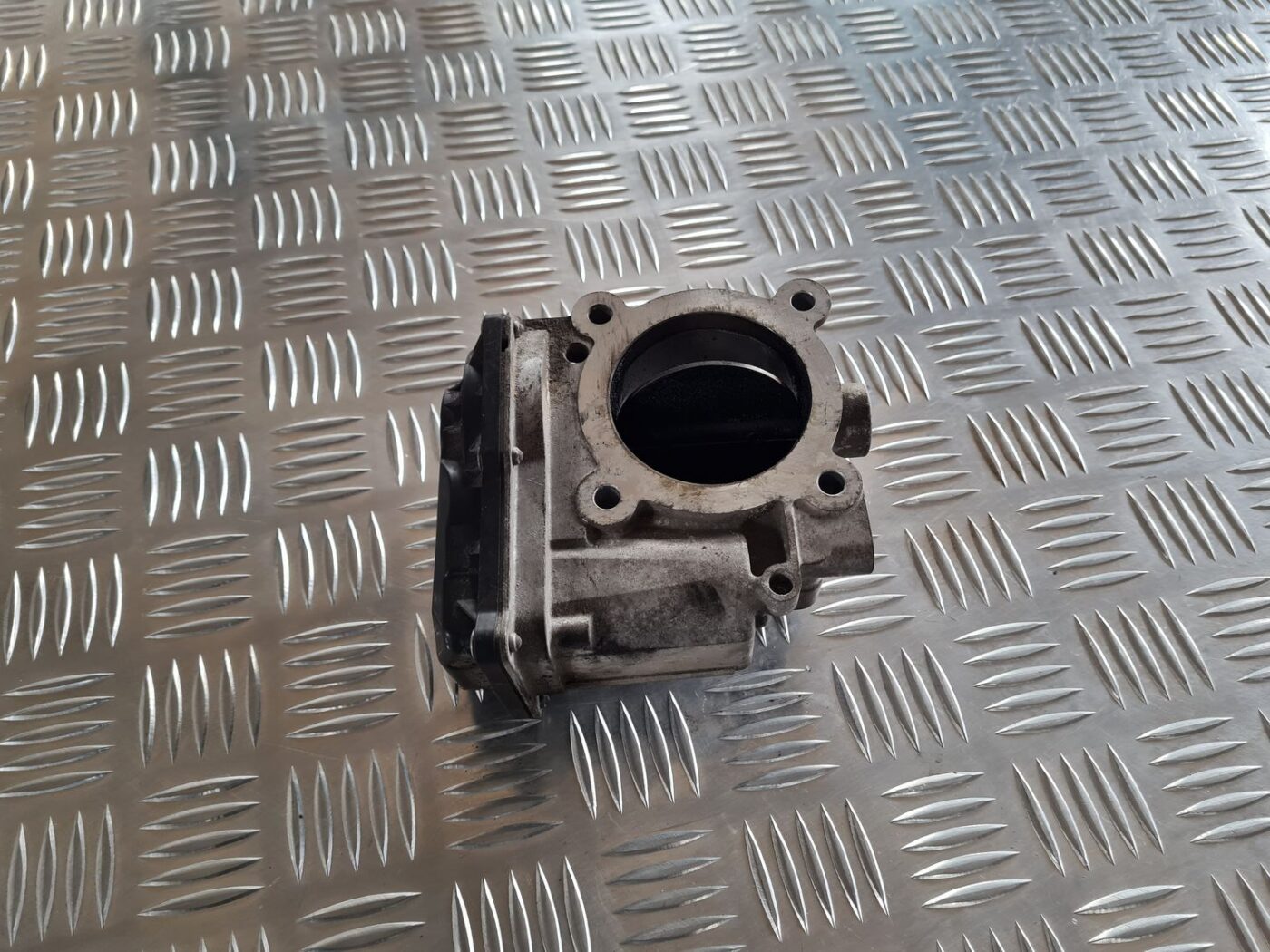 Droseļvārsts priekš SUBARU LEGACY 2010 3 Droseļvārsts priekš SUBARU LEGACY 2010