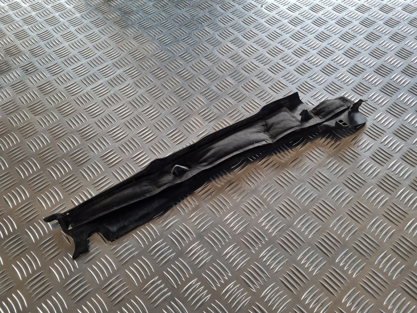 Ieliktņis starp spārnu un durvīm priekš SUBARU LEGACY 2010 2 Ieliktņis starp spārnu un durvīm priekš SUBARU LEGACY 2010