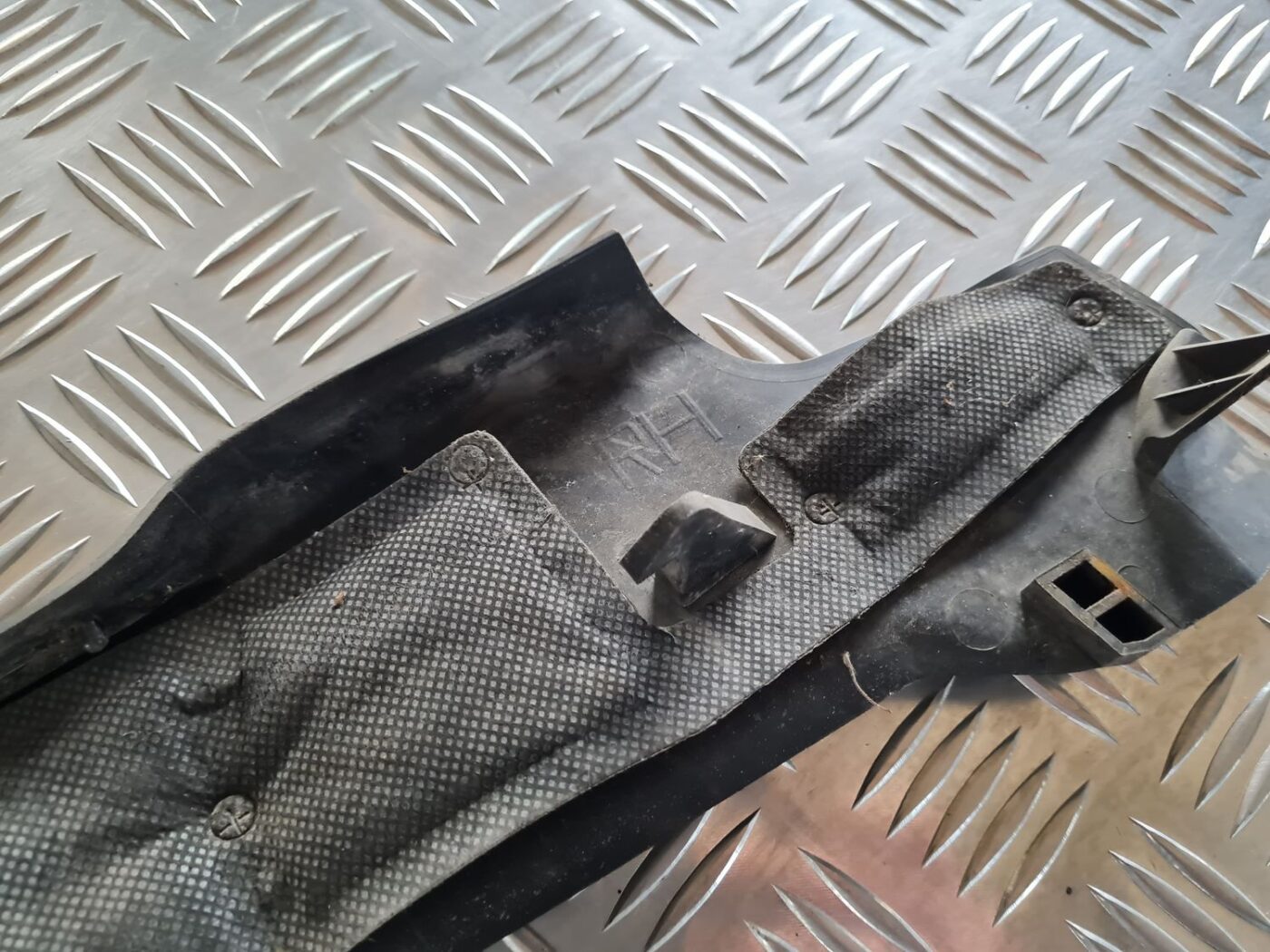 Ieliktņis starp spārnu un durvīm priekš SUBARU LEGACY 2010 4 Ieliktņis starp spārnu un durvīm priekš SUBARU LEGACY 2010