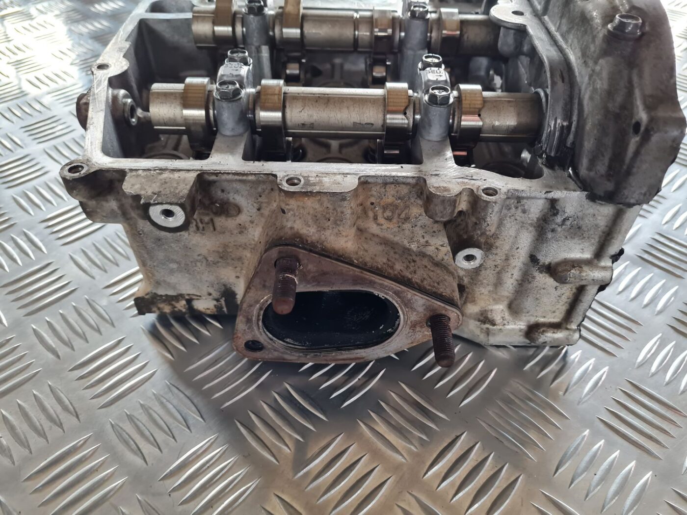 Dzinēja cilindra galva, labā priekš SUBARU LEGACY 2010