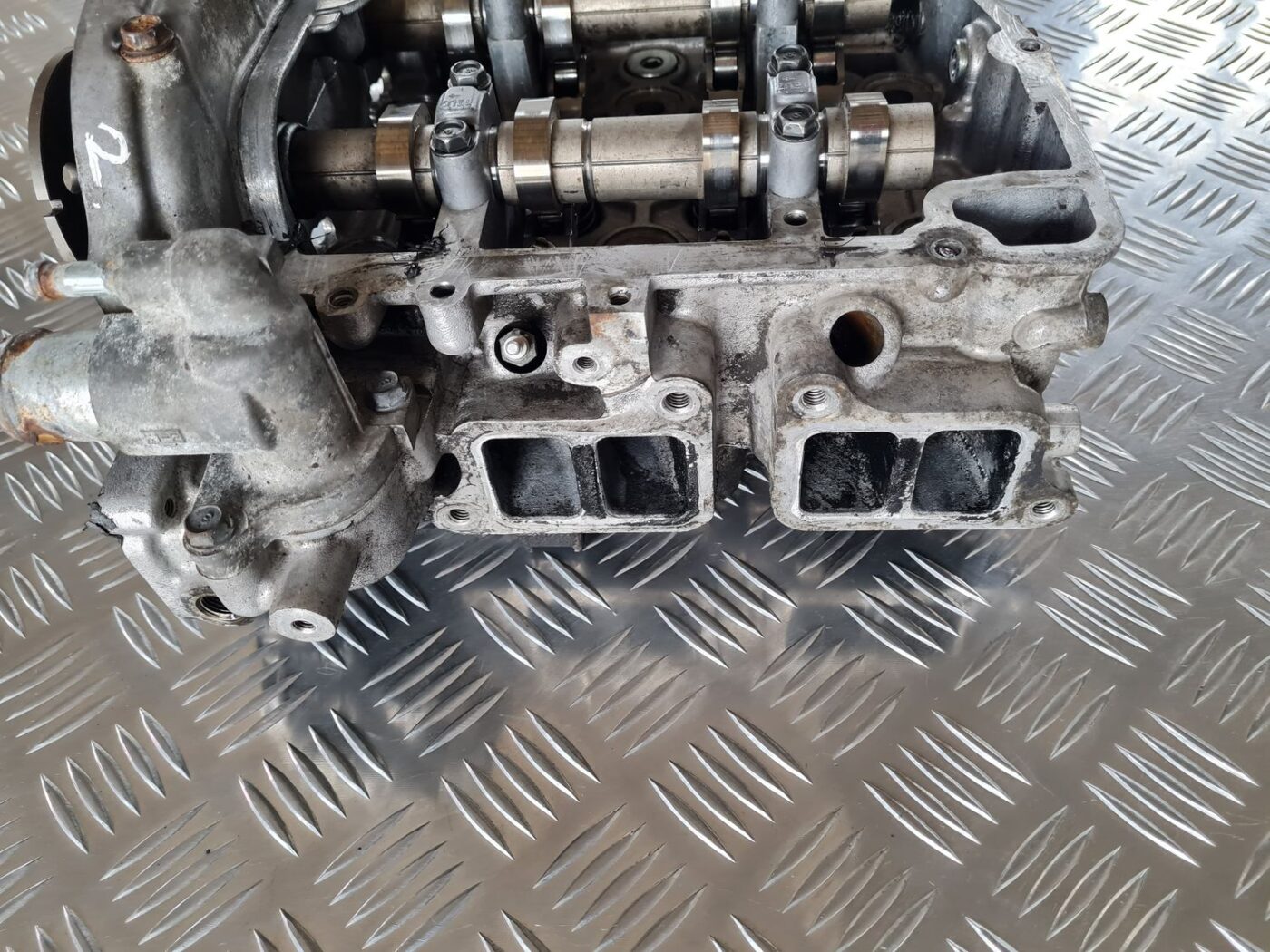 Dzinēja cilindra galva, labā priekš SUBARU LEGACY 2010