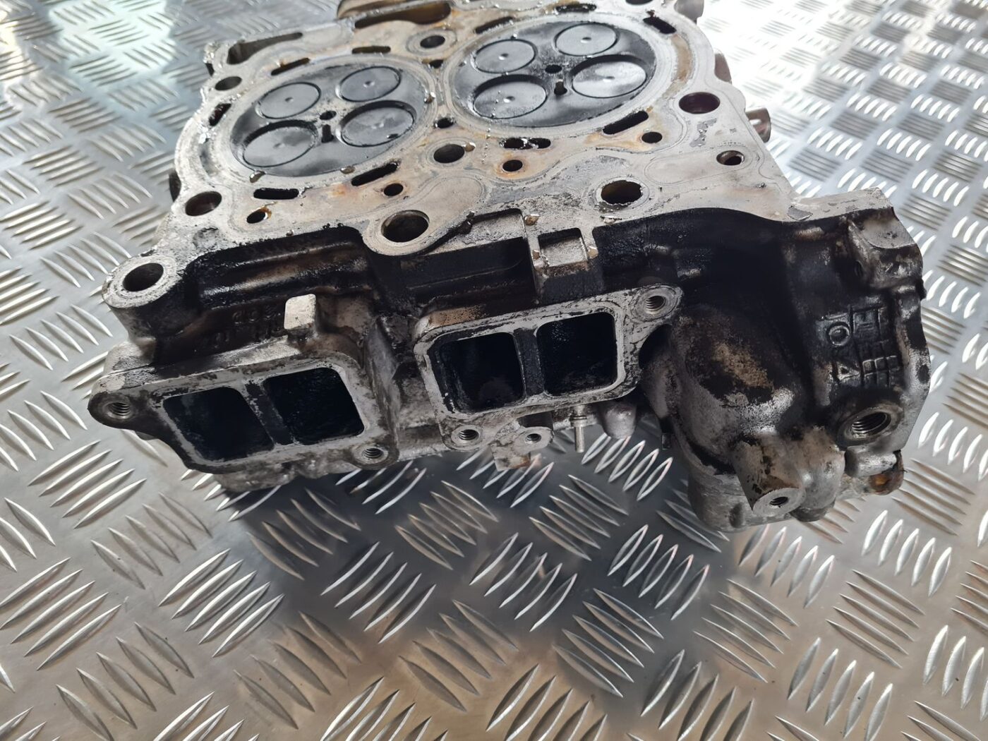 Dzinēja cilindra galva, labā priekš SUBARU LEGACY 2010