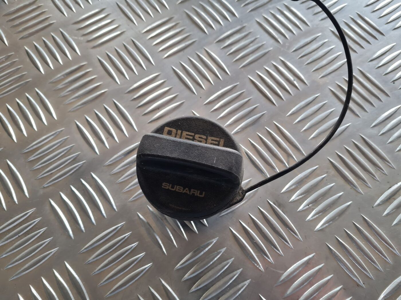 Degvielas uzpildes korķis priekš SUBARU LEGACY 2010 2 Degvielas uzpildes korķis priekš SUBARU LEGACY 2010