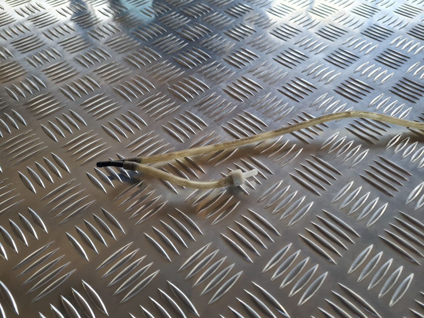 Vējstikla mazgāšanas šķidruma sprauslu šļūtene priekš SUBARU LEGACY 2010 2 Vējstikla mazgāšanas šķidruma sprauslu šļūtene priekš SUBARU LEGACY 2010