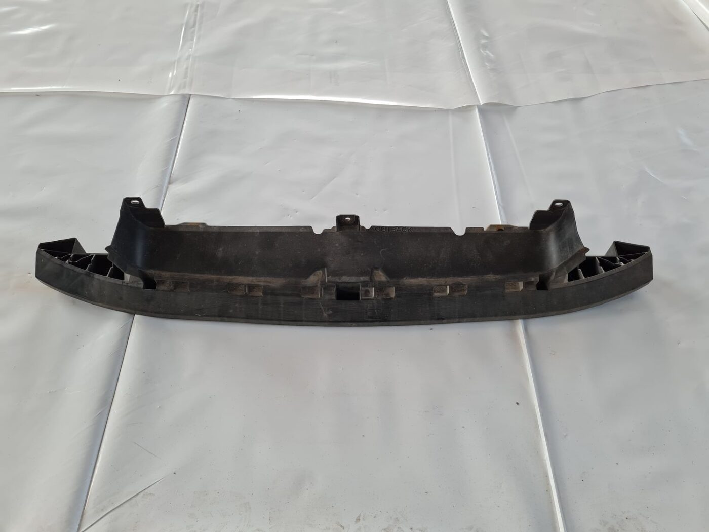 Priekšēja bufera kronšteins priekš SUBARU LEGACY 2010 1 Priekšēja bufera kronšteins priekš SUBARU LEGACY 2010