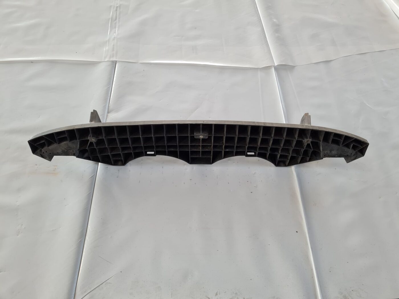 Priekšēja bufera kronšteins priekš SUBARU LEGACY 2010 2 Priekšēja bufera kronšteins priekš SUBARU LEGACY 2010