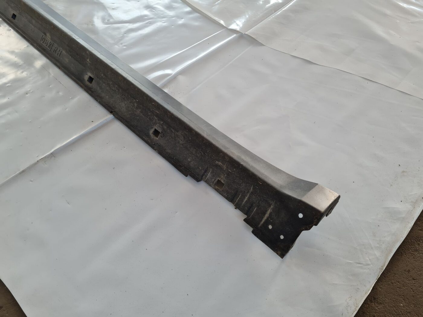 Ārēja sliekšņa laba uzlika priekš SUBARU LEGACY 2010 5 Ārēja sliekšņa laba uzlika priekš SUBARU LEGACY 2010