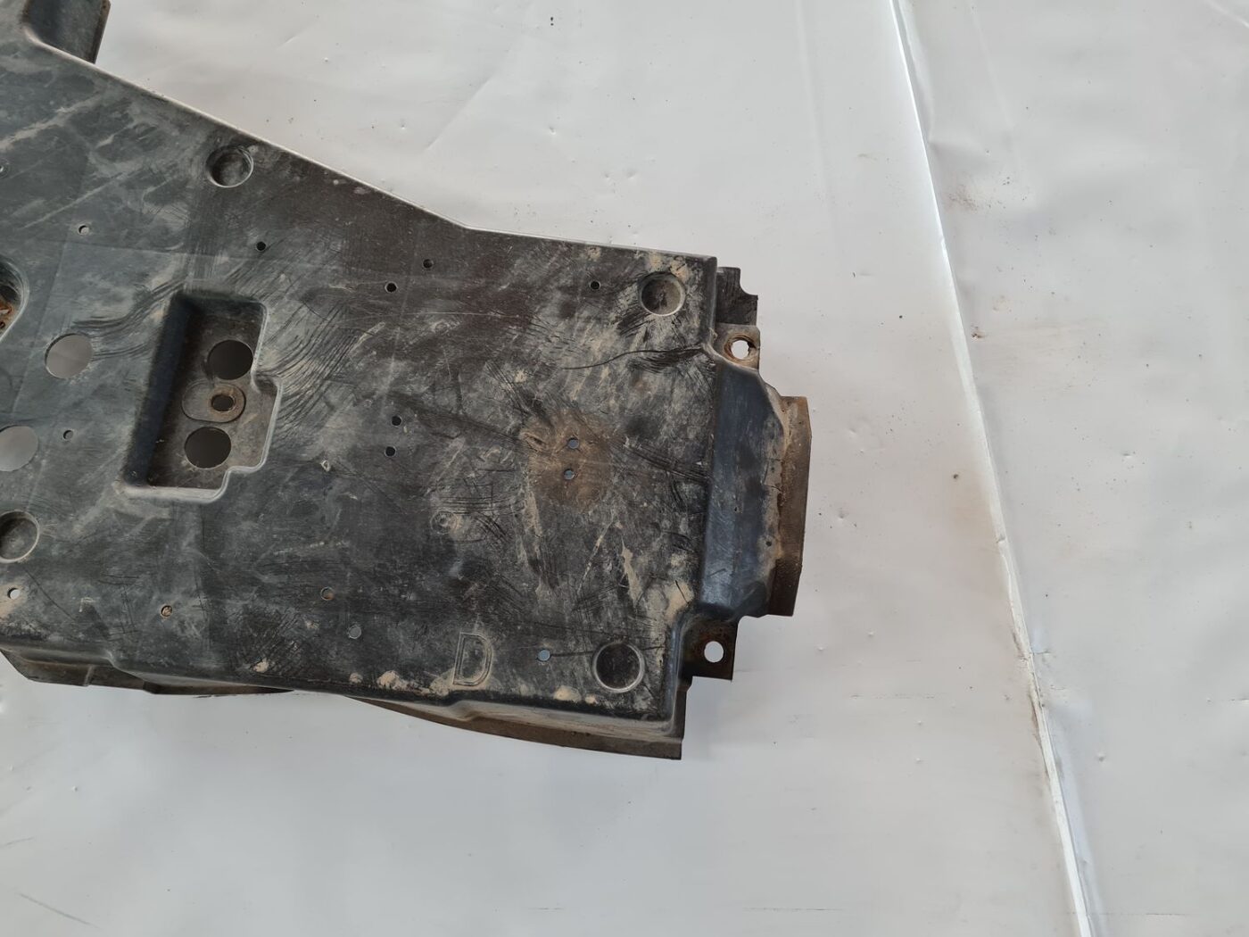 Dzinēja aizsargdaļas priekš SUBARU LEGACY 2010 2 Dzinēja aizsargdaļas priekš SUBARU LEGACY 2010