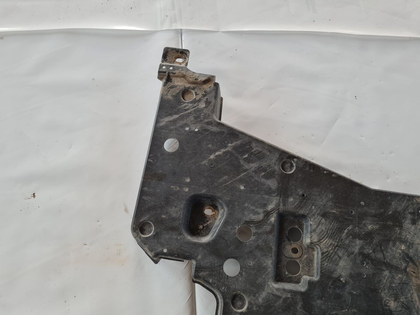 Dzinēja aizsargdaļas priekš SUBARU LEGACY 2010 6 Dzinēja aizsargdaļas priekš SUBARU LEGACY 2010