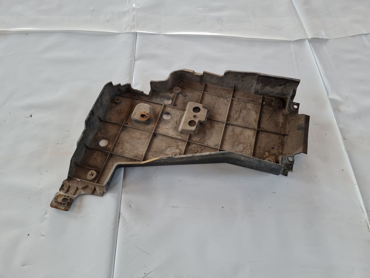 Dzinēja aizsargdaļas priekš SUBARU LEGACY 2010 5 Dzinēja aizsargdaļas priekš SUBARU LEGACY 2010