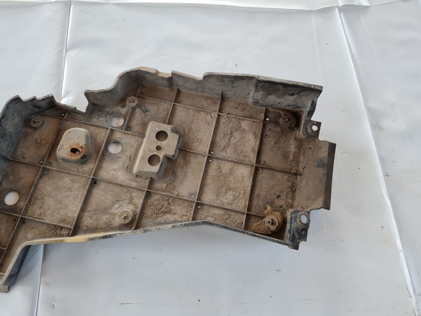 Dzinēja aizsargdaļas priekš SUBARU LEGACY 2010 3 Dzinēja aizsargdaļas priekš SUBARU LEGACY 2010