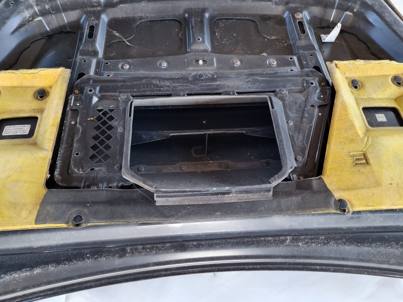 Pārsegs priekš SUBARU LEGACY 2010