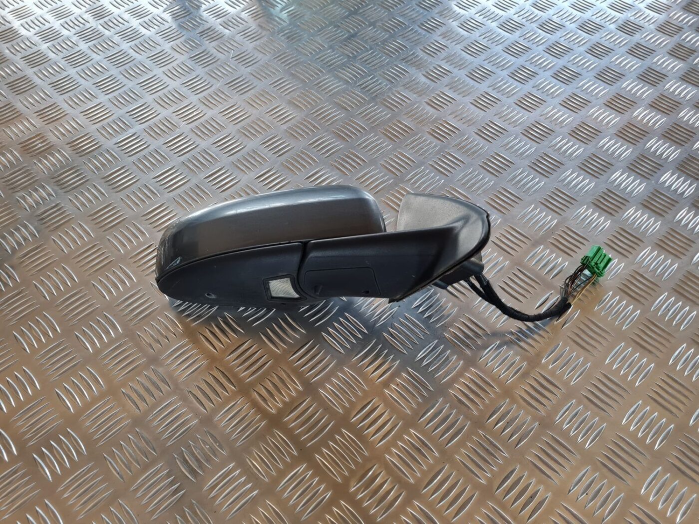 Ārējais spogulis, pa labi priekš VOLVO V70 2006