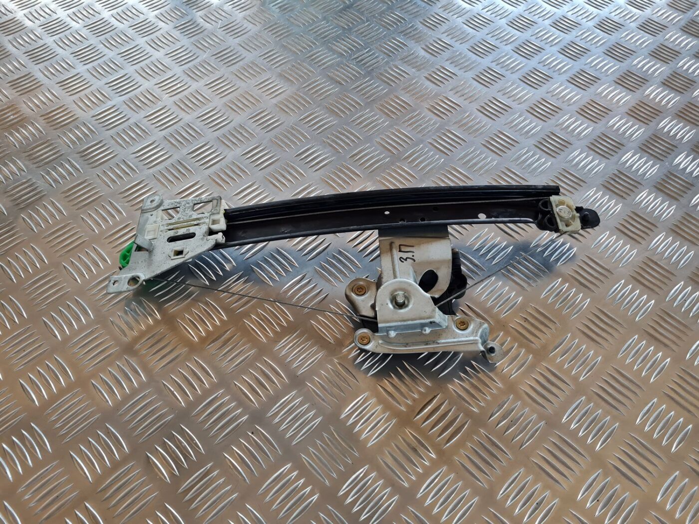 Stikla pacelšanas mehānisms aizmugurējais labais priekš VOLVO V70 2006 1 Stikla pacelšanas mehānisms aizmugurējais labais priekš VOLVO V70 2006