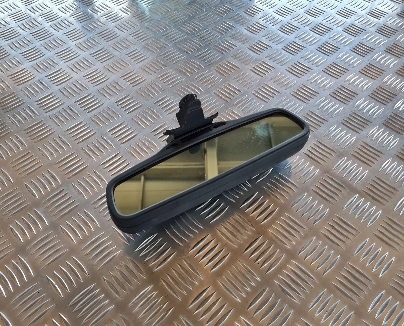 Salona atpakaļskata spogulis priekš VOLVO V70 2006 1 Salona atpakaļskata spogulis priekš VOLVO V70 2006