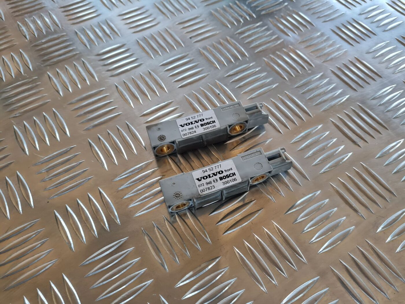 Drošības spilvena trieciensensors priekš VOLVO V70 2006 1 Drošības spilvena trieciensensors priekš VOLVO V70 2006