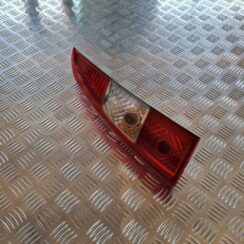 Aizmugurējais kreisais lukturis priekš VOLVO V70 2006