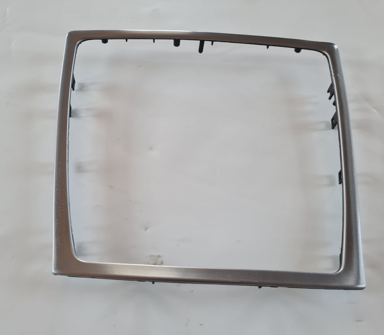 Mērinstrumentu paneļa dekoratīvais rāmis priekš VOLVO V70 2006 2 Mērinstrumentu paneļa dekoratīvais rāmis priekš VOLVO V70 2006