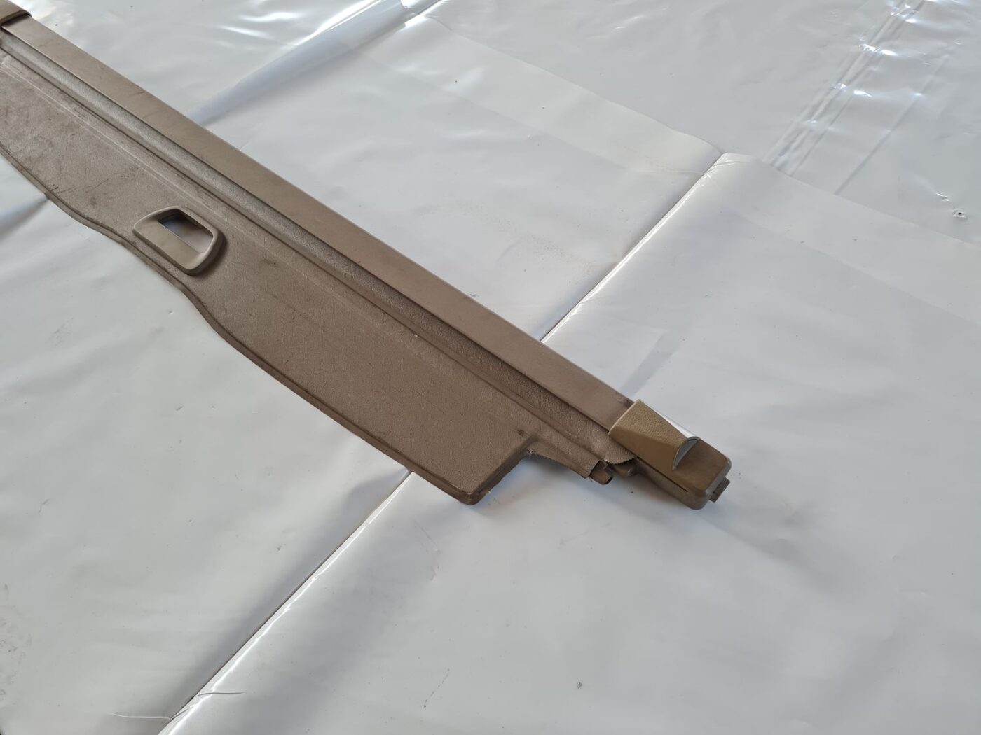 Bagāžnieka žalūzija priekš VOLVO V70 2006 6 Bagāžnieka žalūzija priekš VOLVO V70 2006