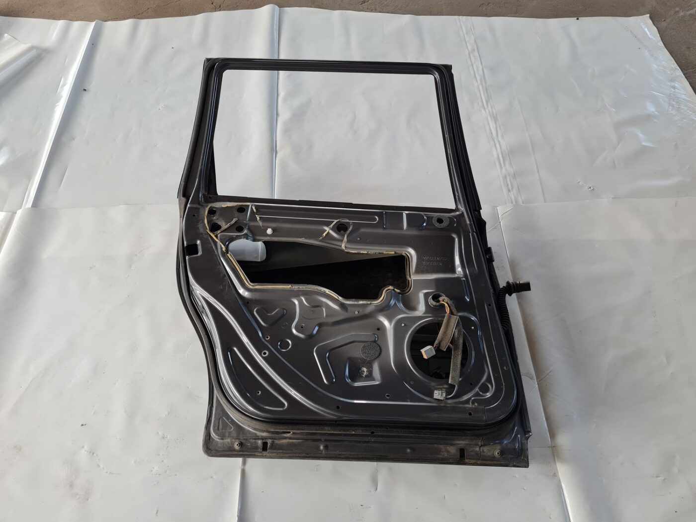 Aizmugurējās kreisās durvis priekš VOLVO V70 2006