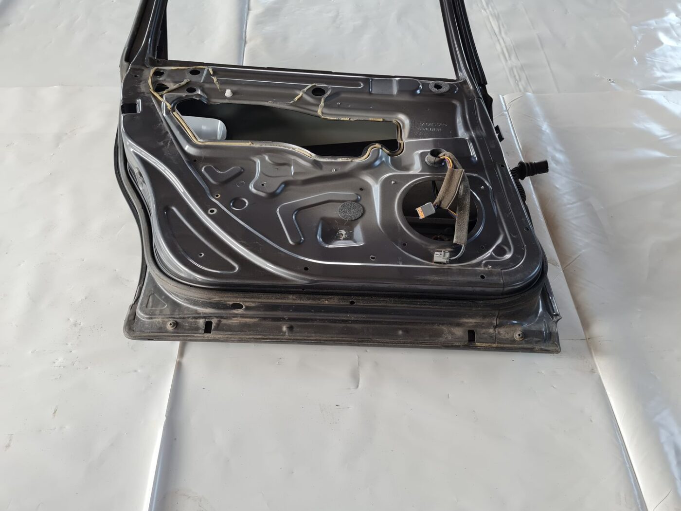 Aizmugurējās kreisās durvis priekš VOLVO V70 2006