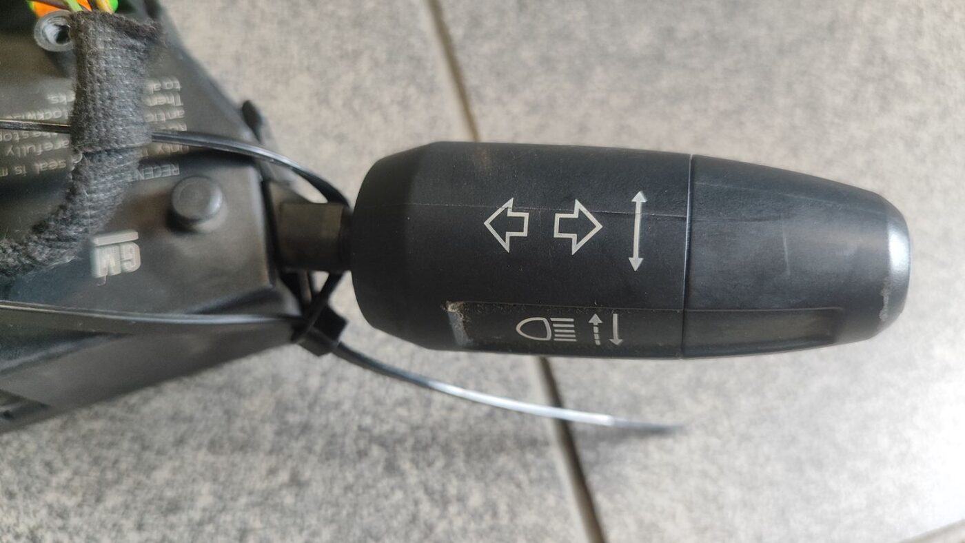 Stūres statnes slēdzis priekš OPEL CORSA 2007 9 Stūres statnes slēdzis priekš OPEL CORSA 2007