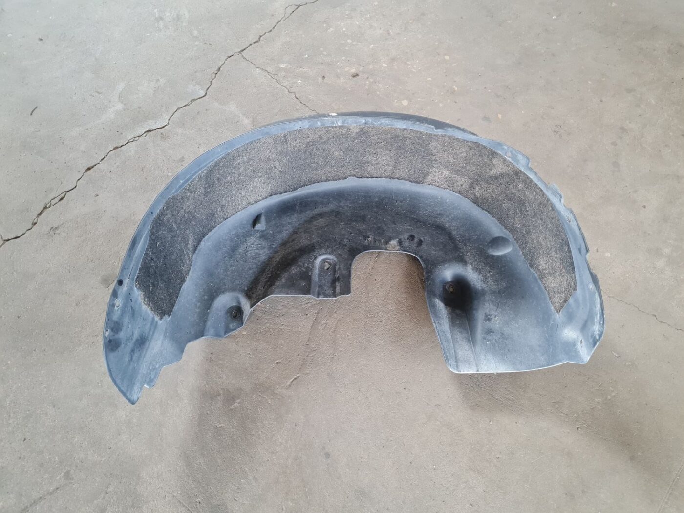 Aizmugurējais kreisais paspārns priekš VOLVO V70 2006 1 Aizmugurējais kreisais paspārns priekš VOLVO V70 2006