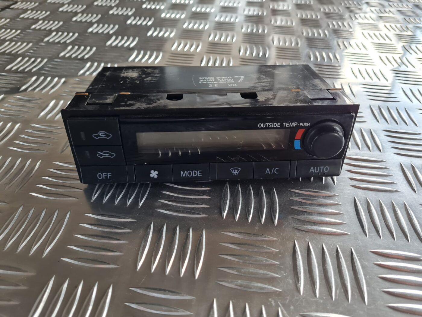 Klimata kontroles bloks priekš NISSAN X-TRAIL 2002 2 Klimata kontroles bloks priekš NISSAN X-TRAIL 2002