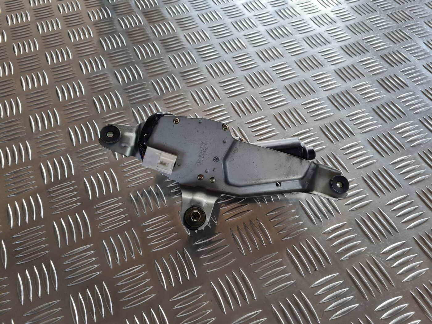 Aizmugurējā stikla tīrītāja motors priekš NISSAN X-TRAIL 2002 4 Aizmugurējā stikla tīrītāja motors priekš NISSAN X-TRAIL 2002