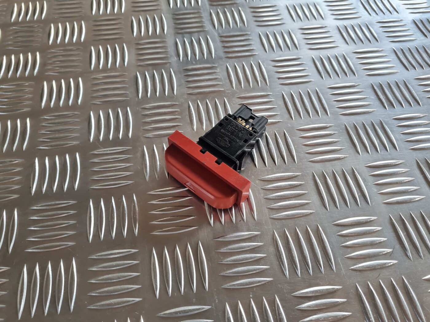 Trauksmes poga priekš NISSAN X-TRAIL 2002