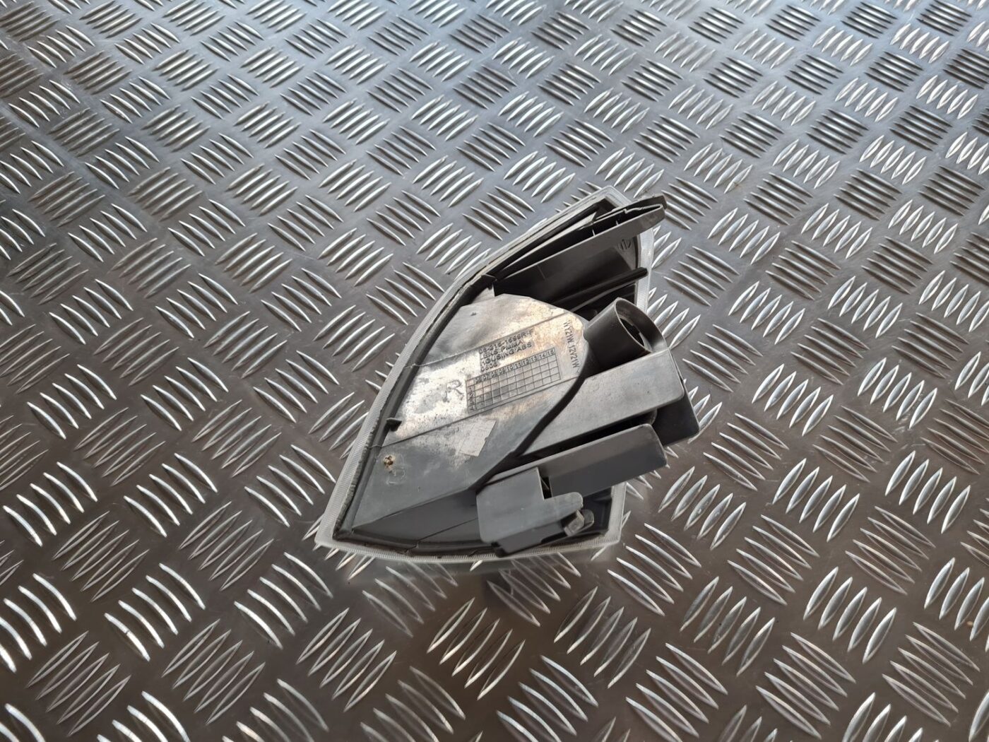 Pagrieziena signala lukturis priekš NISSAN X-TRAIL 2002 4 Pagrieziena signala lukturis priekš NISSAN X-TRAIL 2002