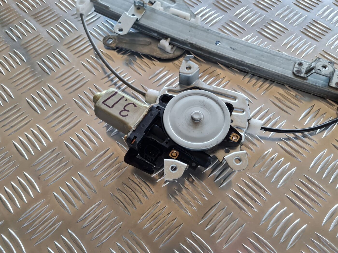 Stikla pacelšanas mehānisms aizmugurējais labais priekš NISSAN X-TRAIL 2002