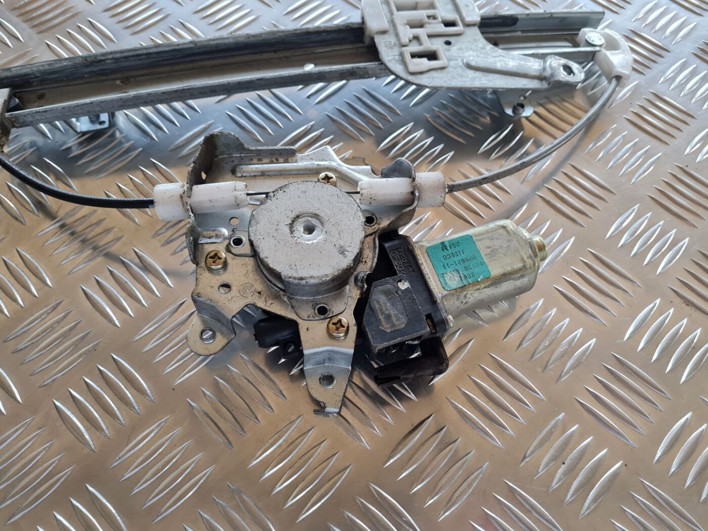 Stikla pacelšanas mehānisms aizmugurējais labais priekš NISSAN X-TRAIL 2002