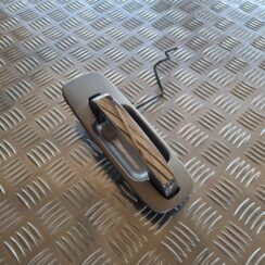 Priekšējāis labais durvju rokturis priekš NISSAN X-TRAIL 2002