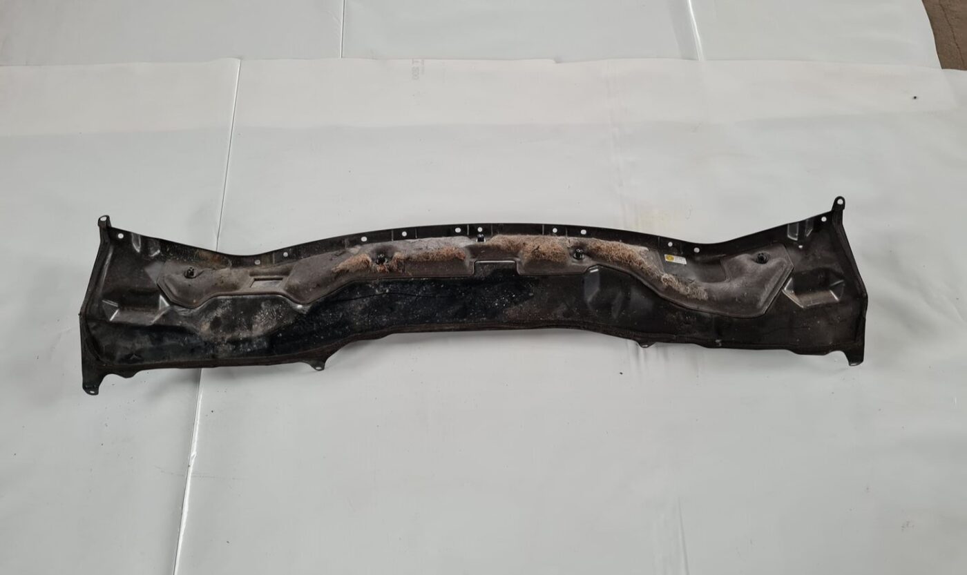 Vējstikla uzlika (deflektors) priekš NISSAN X-TRAIL 2002