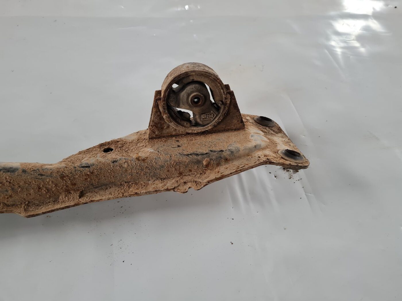 Priekšējais tilts/Priekšējais šķērsnis priekš NISSAN X-TRAIL 2002