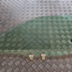 Priekšējo kreiso durvju stikls priekš NISSAN X-TRAIL 2002