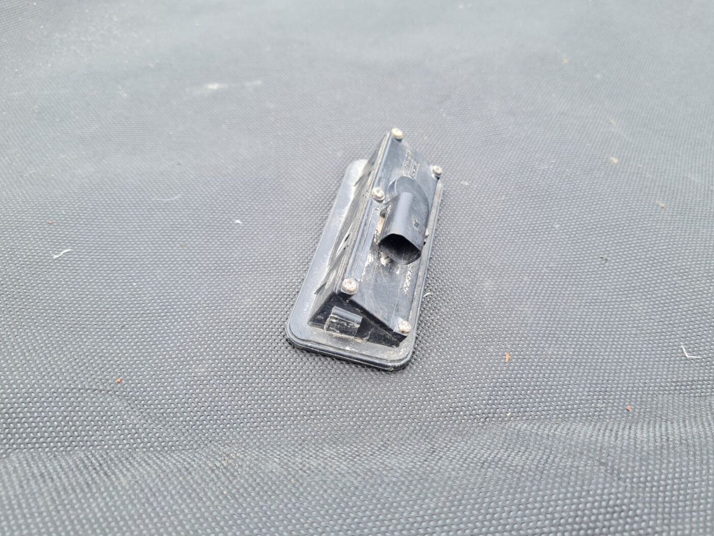 Bagažnieka vāka rokturis priekš FORD C-MAX 2011 3 Bagažnieka vāka rokturis priekš FORD C-MAX 2011