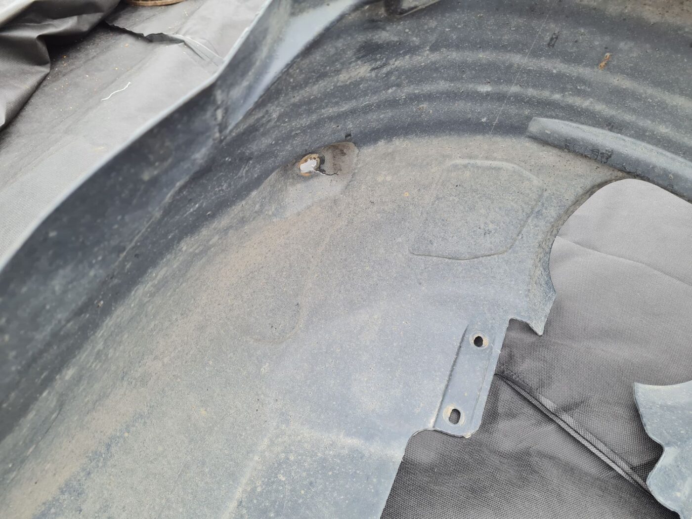 Priekšējais kreisais paspārns priekš FORD C-MAX 2011