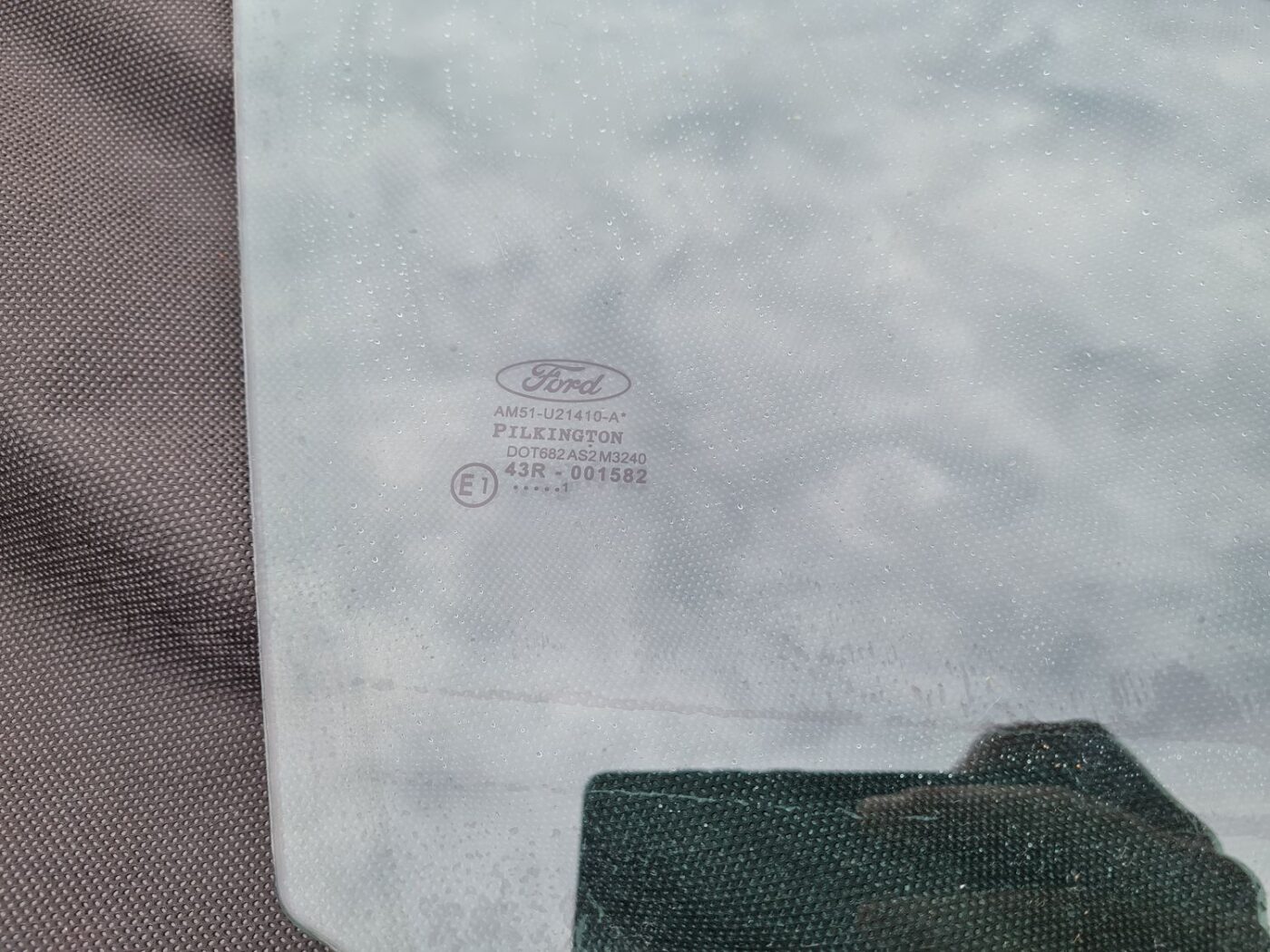 Priekšējo labo durvju stikls priekš FORD C-MAX 2011